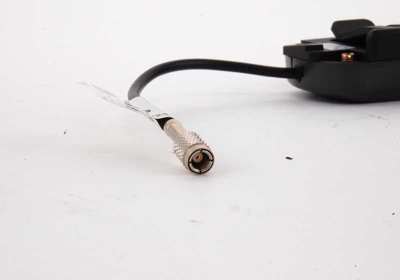 Antenne GPS OEM 65908374297 pour BMW E46, Z4 E85 / E86 et Z8 E52. Remplacement BMW d'origine. Idéal pour résoudre les défaillances de navigation ou le signal GPS dans votre système d'origine.