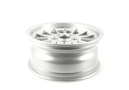 Llanta de aleación Radial Styling 32 OEM 36111093521 para BMW E39. Original BMW.