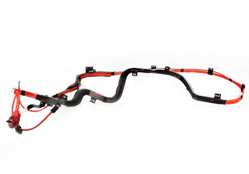 Cable de batería positivo OEM 61129316575 para BMW F20, F20N, F21, F21N, F22. Cable original BMW para conexión de batería en el suelo del vehículo.