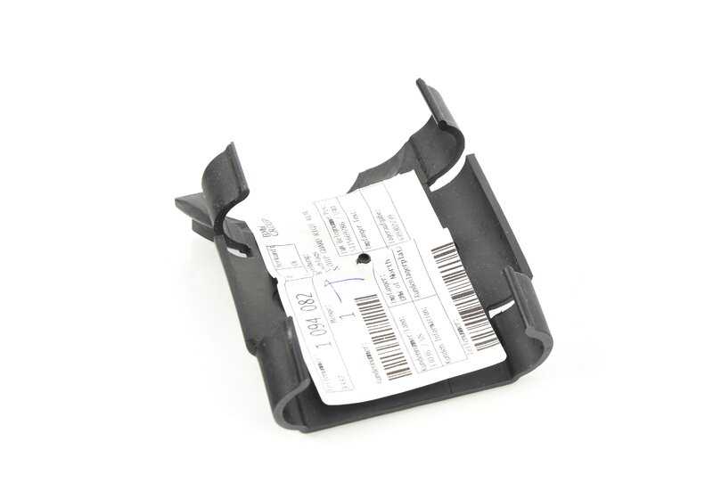 Protector contra salpicaduras trasero derecho OEM 33321094082 para BMW Serie 5 (E39). Original BMW