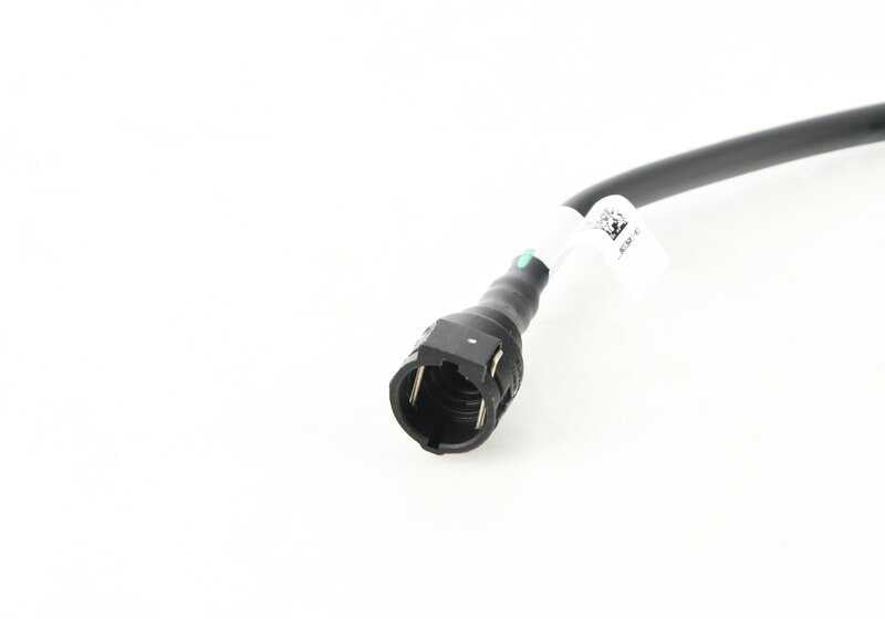 Tubo del vaso de expansión al culata OEM 17128653601 para BMW G29. Original BMW.