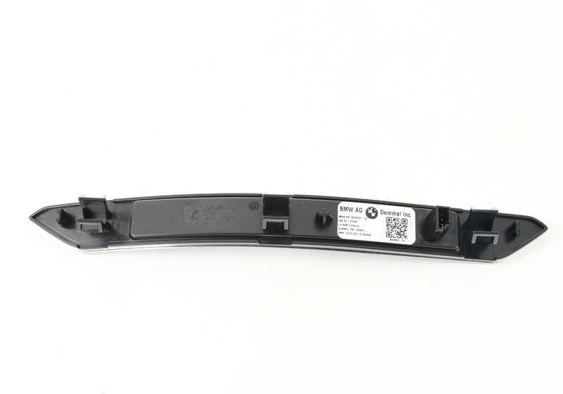 Einleger entrada trasera izquierda OEM 51478095507 para BMW F95. Original BMW.