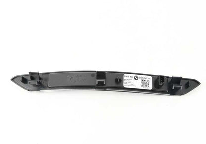 Einleger entrada trasera izquierda OEM 51478095507 para BMW F95. Original BMW.