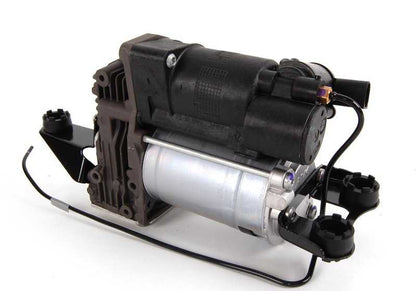 Compresor de suspensión neumática OEM 37106793778 para BMW Serie 5 E61 (520d) modelos compatibles. Original BMW.