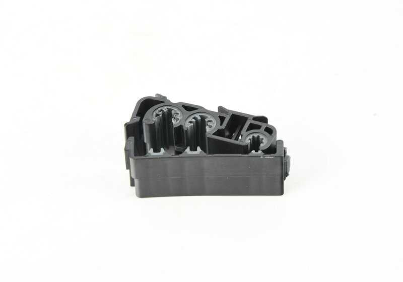 Triple brake pipe bracket for BMW F20, F21, F22, F23, F87, F30, F31, F34, F35, F80, F32, F33, F36, F82, F83 (OEM 34326799264). Original BMW