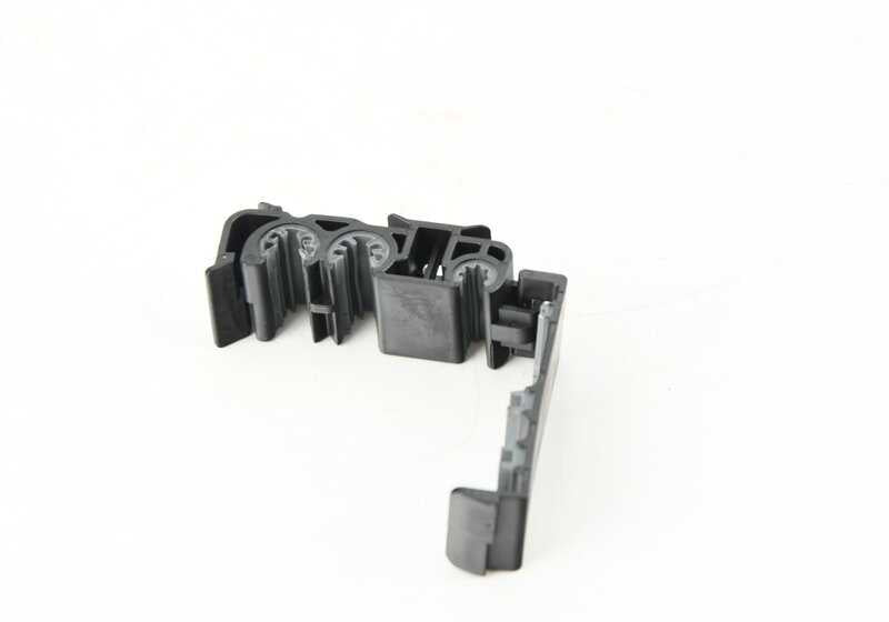 Triple brake pipe bracket for BMW F20, F21, F22, F23, F87, F30, F31, F34, F35, F80, F32, F33, F36, F82, F83 (OEM 34326799264). Original BMW
