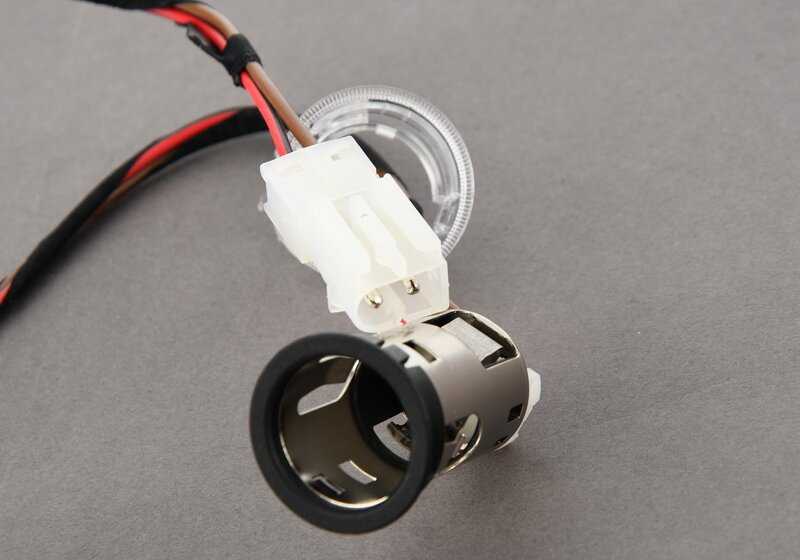 Toma de corriente del encendedor para BMW X3 F97, G01, G08, X4 F98, G02 (OEM 61349473608). Original BMW