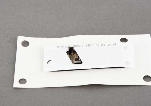 Emblema delantero OEM 51145A1F8C6 para BMW Serie 4 G26. Pieza original BMW. Ideal para reemplazar insignia desgastada o dañada.