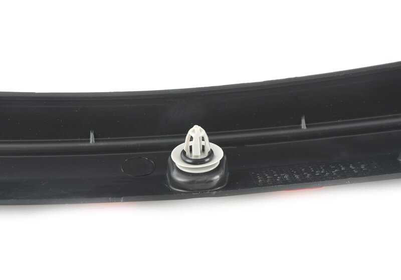 Inserto trasero derecho OEM 51778093568 para BMW X3 G01, G01N, X3 M F97, F97N y X4 G02, G02N. Pieza original BMW.