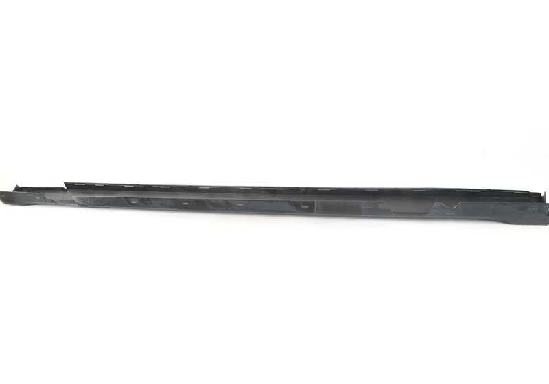 Cubierta lateral derecha OEM 51772990170 para BMW X1 E84. Pieza original BMW.