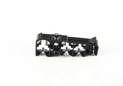 Clip fijación combustible OEM 16127359194 para BMW G20, G21, F90, G30, G31, G32, G11, G12, F91, F92, F93, G14, G15, G16, G05, G06, G07, Serie 2 G42. Original BMW.