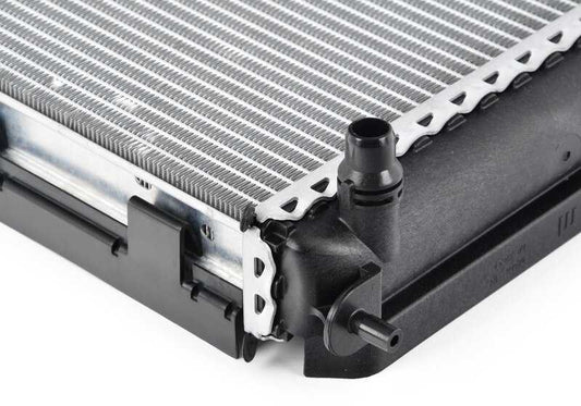 Radiador adicional de refrigerante OEM 17119468698 para BMW G01, F97, G02 y F98. Mejora la refrigeración en conducción deportiva o clima cálido. Original BMW.