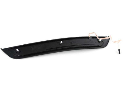 Embellecedor de entrada iluminado trasero izquierdo OEM 51478081395 para BMW F90N M5 Competition. Pieza original BMW.