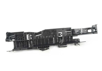 Cubierta izquierda OEM 17118666840 para BMW G20, G20N, G21, G21N, G28, G28N, G22, G22N, G23, G23N, G26, G26E, G26F, G26N, G42, G29. Pieza original BMW.