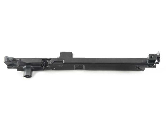 Cubierta plástica derecha OEM 17118666839 para BMW Serie 2 G42, Serie 3 G20/G21/G28, Serie 4 G22/G23/G26, Z4 G29. Pieza de sujeción del radiador. Original BMW.