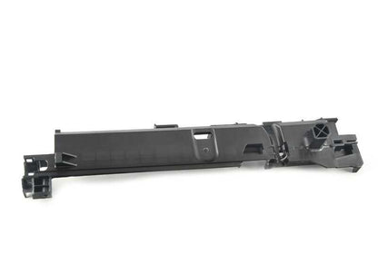 Cubierta plástica derecha OEM 17118666839 para BMW Serie 2 G42, Serie 3 G20/G21/G28, Serie 4 G22/G23/G26, Z4 G29. Pieza de sujeción del radiador. Original BMW.