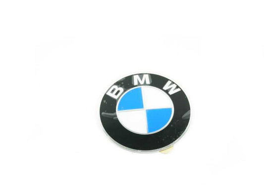 Emblema BMW adhesivo 64,5mm OEM 36136767550 para BMW E81, E82, E87, E88, F20, F21, F23, E36, E46, E90, E91, E92, E93, F30, F31, F32, F33, F36, E39, E60, E61, F07, F10, F11, E63, E64, F06, F12, F13, E38, E65, E66, F01, F02, F04, E84, E53, E70, E71, E7