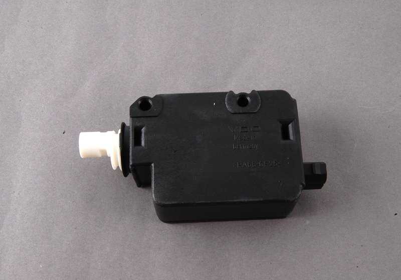 Motore a spina di riempimento di carburante OEM 67116987625 per BMW 5 E39 E39 e 7 E38 Serie. BMW originale.