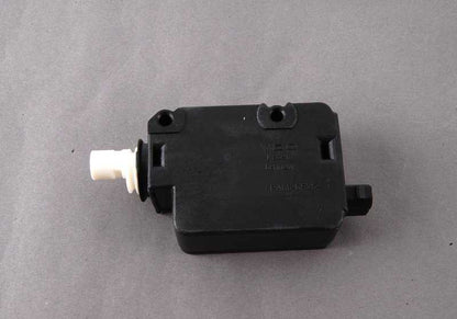 Motore a spina di riempimento di carburante OEM 67116987625 per BMW 5 E39 E39 e 7 E38 Serie. BMW originale.