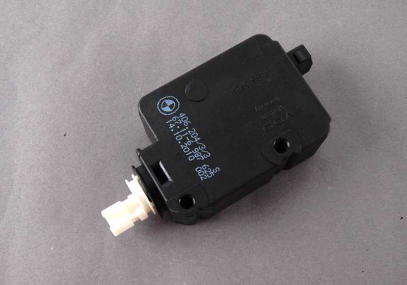 Motore a spina di riempimento di carburante OEM 67116987625 per BMW 5 E39 E39 e 7 E38 Serie. BMW originale.
