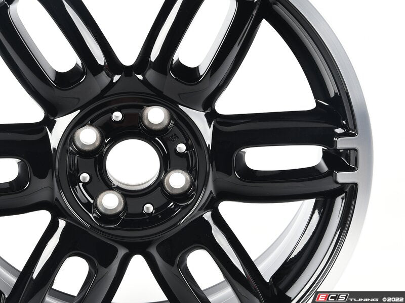 Cerchio in lega leggera 7Jx17 ET48 nero OEM 36116798721 per MINI R56, R56 LCI, Clubman R55, R55 LCI, Cabrio R57, R57 LCI, Coupé R58, Roadster R59... e altro ancora. MINI originale.
