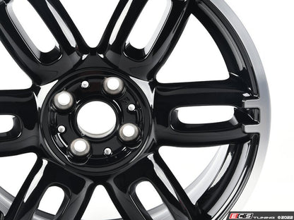 Cerchio in lega leggera 7Jx17 ET48 nero OEM 36116798721 per MINI R56, R56 LCI, Clubman R55, R55 LCI, Cabrio R57, R57 LCI, Coupé R58, Roadster R59... e altro ancora. MINI originale.