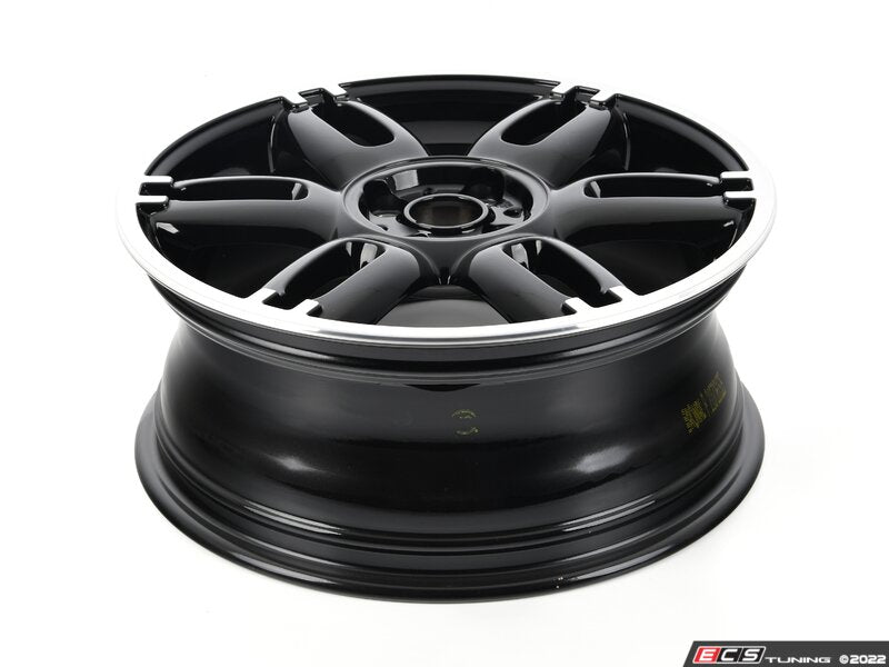 Cerchio in lega leggera 7Jx17 ET48 nero OEM 36116798721 per MINI R56, R56 LCI, Clubman R55, R55 LCI, Cabrio R57, R57 LCI, Coupé R58, Roadster R59... e altro ancora. MINI originale.