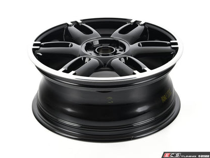 Cerchio in lega leggera 7Jx17 ET48 nero OEM 36116798721 per MINI R56, R56 LCI, Clubman R55, R55 LCI, Cabrio R57, R57 LCI, Coupé R58, Roadster R59... e altro ancora. MINI originale.