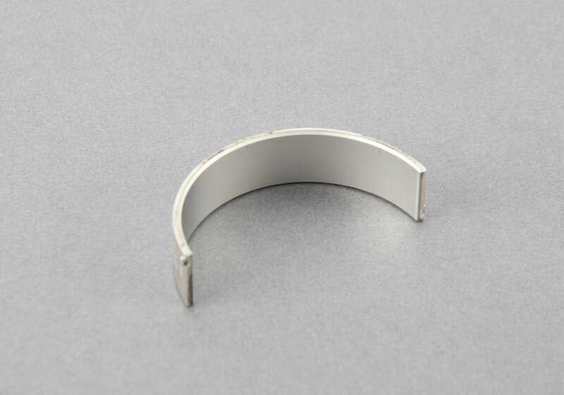 Cojinete de bancada OEM 11248094853 para BMW F10, F90, F06, F12, F13, G12, F91, F92, F93, F85, F86. Original BMW.