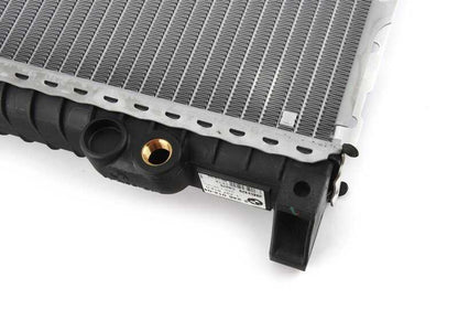 Radiatore del refrigerante per la BMW 5 E39 Serie, 7 E38 (OEM 1711246012). BMW originale.
