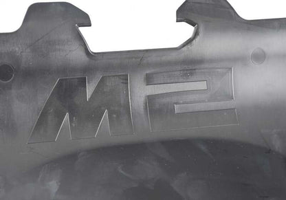 Guía de aire inferior OEM 51748073524 para BMW F87. Original BMW.