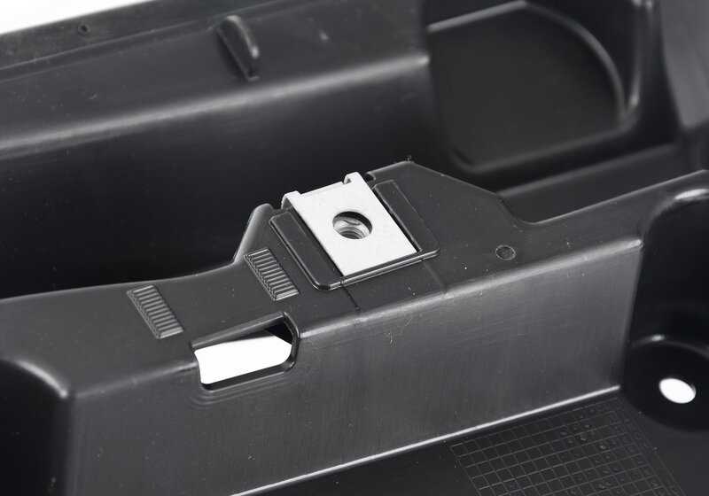 Conducto de aire para radiador de agua OEM 51748073523 para BMW F87. Original BMW.
