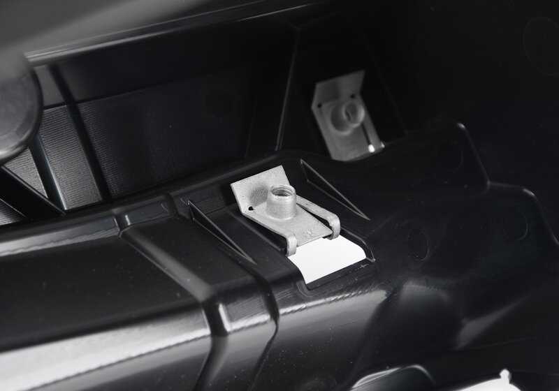 Conducto de aire para radiador de agua OEM 51748073523 para BMW F87. Original BMW.