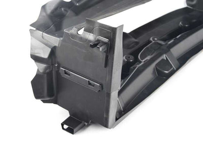 Conducto de aire para radiador de agua OEM 51748073523 para BMW F87. Original BMW.