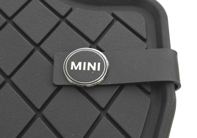 Alfombrillas todo tiempo traseras Essential Black OEM 51472354164 para MINI F56, F56 BEV, F56 LCI, F66. Original MINI.