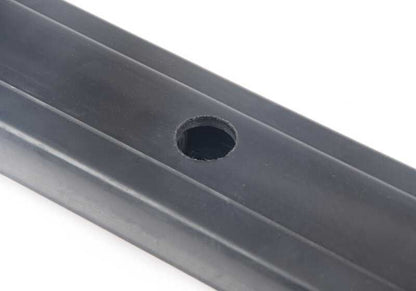 Moldura de goma delantera OEM 51111841070 para BMW E21. Pieza original BMW.