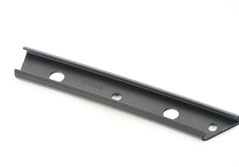 Guía carril del techo izquierda OEM 54317043899 para BMW Z4 E85 2.0i, 2.2i, 2.5i (producción 2002-2008). Original BMW.