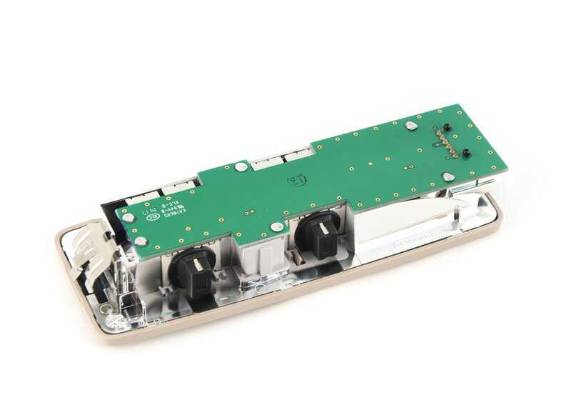 Luz de lectura interior trasera izquierda OEM 63319215617 para BMW F11, F10, F25, F26. Original BMW