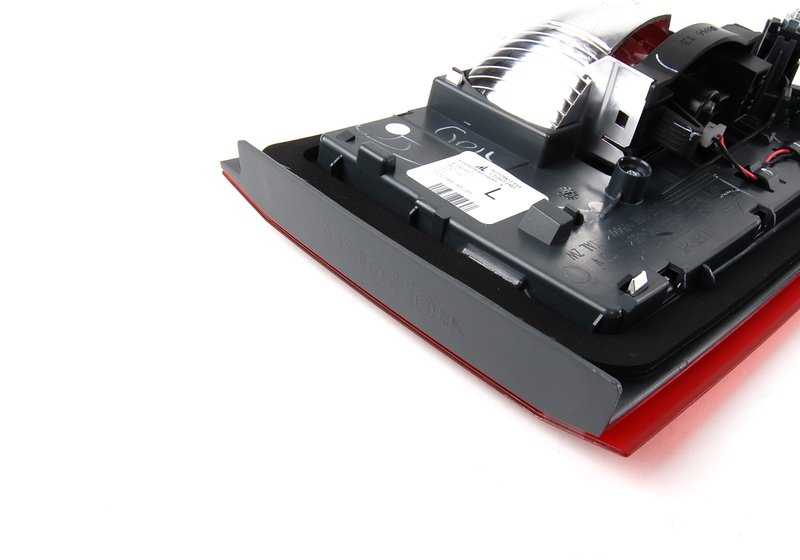 Piloto trasero izquierdo de portón OEM 63217227793 para BMW E70 (X5). Original BMW.