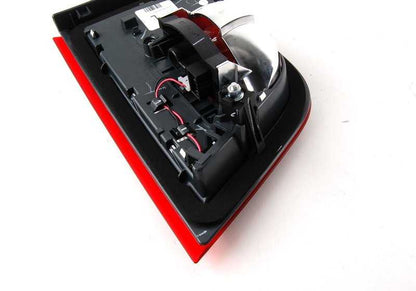 Piloto trasero izquierdo de portón OEM 63217227793 para BMW E70 (X5). Original BMW.