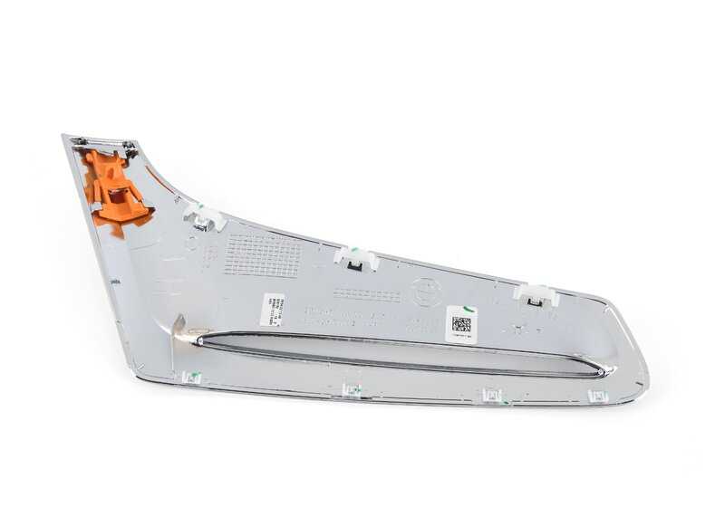 Tapa conducto de aire lateral izquierda OEM 51137347377 para BMW G11 y G12. Original BMW.