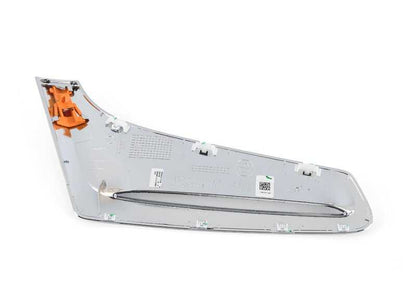 Tapa conducto de aire lateral izquierda OEM 51137347377 para BMW G11 y G12. Original BMW.