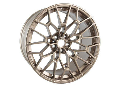 Tire de liga de liga original BMW M Radios Estrella 827 de 20 "em OEM de bronze de ouro 3610784366 Para BMW G80 M3 CS e BMW G82 M4 CS. Compatível com modelos com tração total. BMW original.