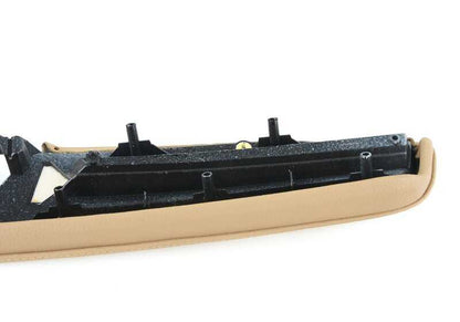 Cubierta lateral derecha del faldón OEM 51718242716 para BMW E38. Pieza original BMW.