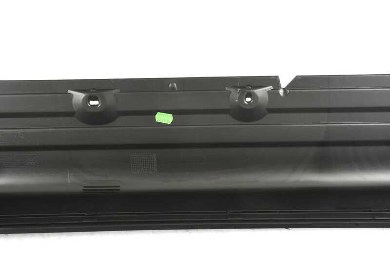 Cubierta lateral derecha del faldón OEM 51718242716 para BMW E38. Pieza original BMW.