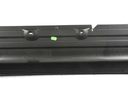 Cubierta lateral derecha del faldón OEM 51718242716 para BMW E38. Pieza original BMW.