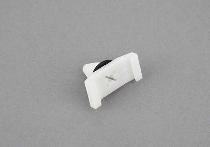 Einsteckbefestiger OEM 51357453313 para BMW F06, F12, F13. Original BMW.