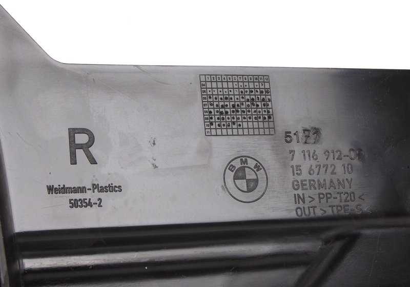 Extensión del cubre cárter derecho OEM 51717116912 para BMW E90, E91. Original BMW.