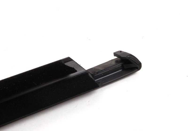 Embellecedor exterior puerta trasera izquierda OEM 51347060249 para BMW Serie 3 E90, E90N. Pieza original BMW.