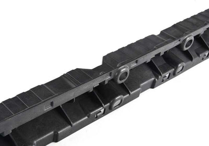 Soporte lateral derecho para estribo OEM 51777294384 para BMW X5 F15 (todos los modelos compatibles: sDrive25d, xDrive25d, xDrive28i, xDrive30d). Original BMW.
